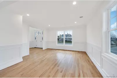 89 West Avenue, Hicksville, NY 11801 - Photo 13