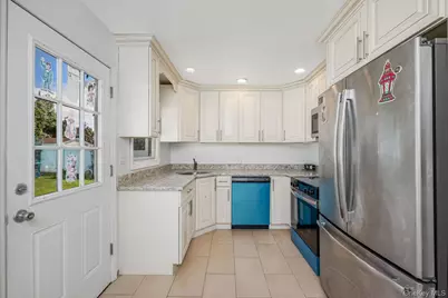 82 Pengon Circle, East Meadow, NY 11554 - Photo 13