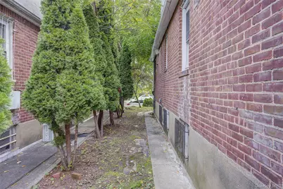 32-28 Utopia Parkway, Flushing, NY 11358 - Photo 37