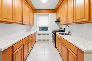 360 Ocean Pkwy, Brooklyn, NY 11218 - Photo 13
