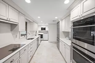 123 Old Post Dr, Hauppauge, NY 11788 - Photo 5