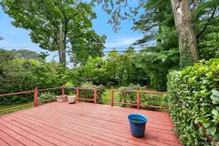 48 Maple Dr, New Hyde Park, NY 11040 - Photo 25