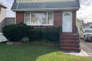121 Cochran Pl, Valley Stream, NY 11581 - Photo 3