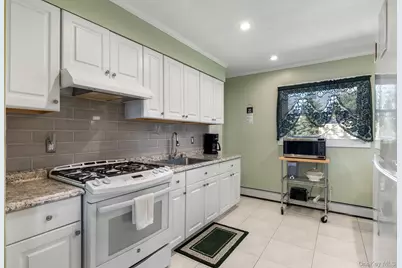 1647 Straight Path, Lindenhurst, NY 11757 - Photo 23