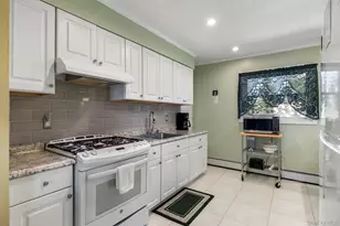 1647 Straight Path, Lindenhurst, NY 11757 - Photo 23