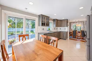 14 Hollingwood Dr, Coram, NY 11727 - Photo 23