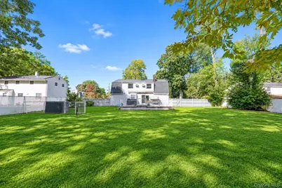 14 Hollingwood Drive, Coram, NY 11727 - Photo 9