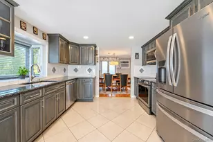 14 Hollingwood Dr, Coram, NY 11727 - Photo 25