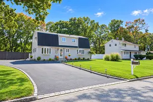 14 Hollingwood Dr, Coram, NY 11727 - Photo 7