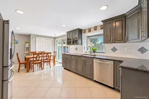 14 Hollingwood Dr, Coram, NY 11727 - Photo 21