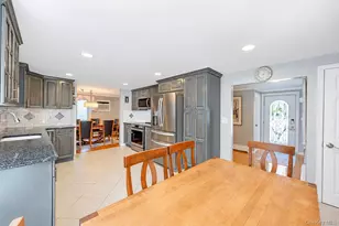 14 Hollingwood Dr, Coram, NY 11727 - Photo 27