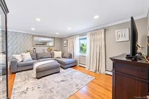 14 Hollingwood Dr, Coram, NY 11727 - Photo 15