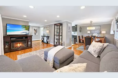 14 Hollingwood Drive, Coram, NY 11727 - Photo 17