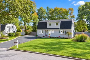 14 Hollingwood Dr, Coram, NY 11727 - Photo 3
