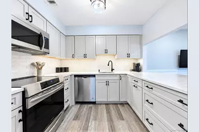 160 Cambridge Drive, Copiague, NY 11726 - Photo 7