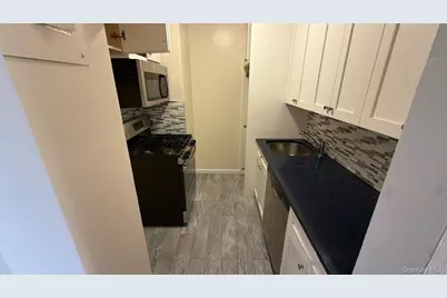 269-10 Grand Central Parkway #4U, Floral Park, NY 11005 - Photo 5