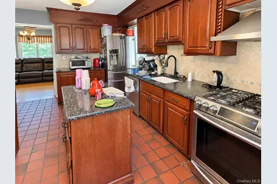 12 Cayuga Avenue, East Northport, NY 11731 - Photo 7