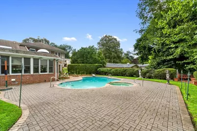 15 Hillcrest Drive, Great Neck, NY 11021 - Photo 47