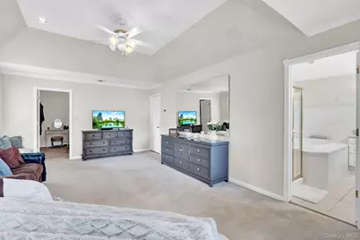 6 Patricks Way, Saint James, NY 11780 - Photo 17