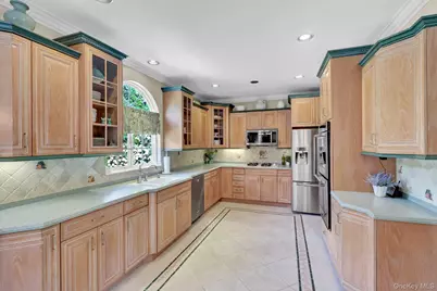 6 Patricks Way, Saint James, NY 11780 - Photo 13