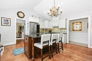 111 Red Oak Ct, Port Jefferson, NY 11777 - Photo 5