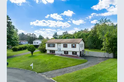 7 Roxbury Court, Chestnut Ridge, NY 10977 - Photo 1