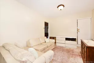 403 Oak St, Copiague, NY 11726 - Photo 7