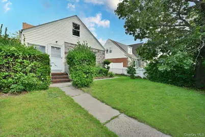403 Oak Street, Copiague, NY 11726 - Photo 3