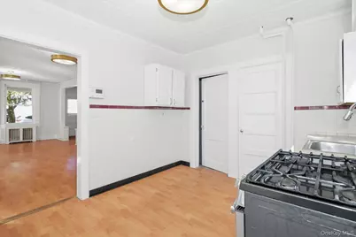 48 Robertson Avenue, White Plains, NY 10606 - Photo 9