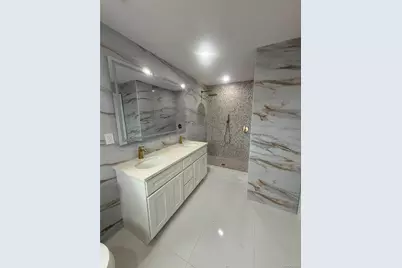 18 Sportsmans Avenue, Freeport, NY 11520 - Photo 15