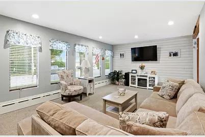 121 N Delaware Avenue, Lindenhurst, NY 11757 - Photo 9
