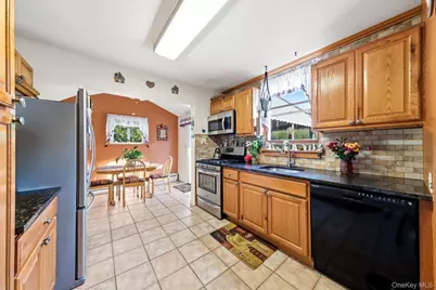 121 N Delaware Avenue, Lindenhurst, NY 11757 - Photo 19