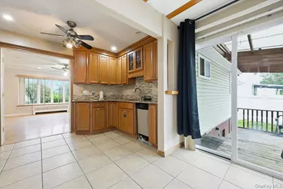 439 39th Street, Lindenhurst, NY 11757 - Photo 9