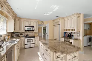 6 Maize Ct, Melville, NY 11747 - Photo 13