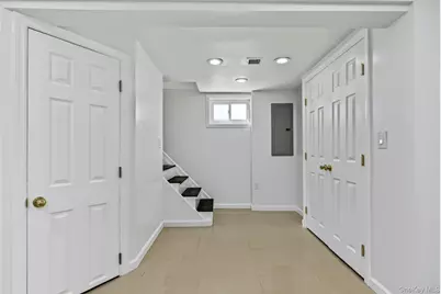 258 Liberty Avenue, Westbury, NY 11590 - Photo 33