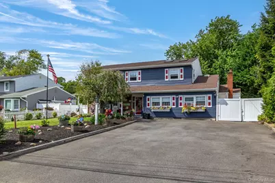 42 Ludlow Way, Oakdale, NY 11769 - Photo 1