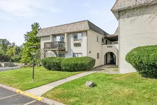 25 Village Park Dr, Fishkill, NY 12524 - Photo 3