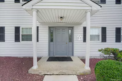 8 Ivy Court #D, Fishkill, NY 12524 - Photo 3