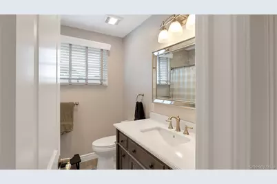 148 Wyandanch Avenue, Babylon, NY 11702 - Photo 19