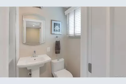 148 Wyandanch Avenue, Babylon, NY 11702 - Photo 17