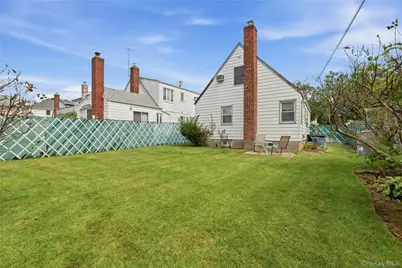 7954 264th Street, Glen Oaks, NY 11004 - Photo 25