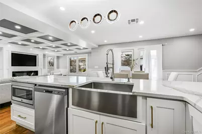 214 Oak Neck, Islip, NY 11795 - Photo 3