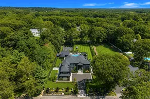 13 Sleepy Holw Ln, Dix Hills, NY 11746 - Photo 5