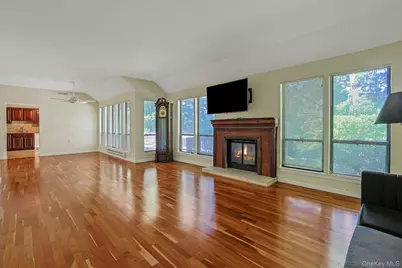 569 Heritage Hills Dr #B, Somers, NY 10589 - Photo 3