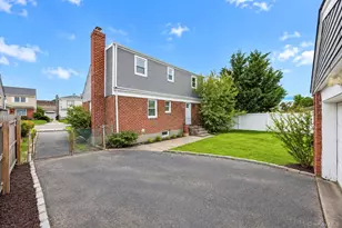 30 McAlester Ave, Hicksville, NY 11801 - Photo 33