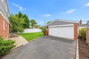 30 McAlester Ave, Hicksville, NY 11801 - Photo 31