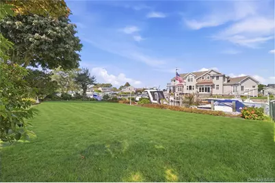 121 Drake Court, West Islip, NY 11795 - Photo 21