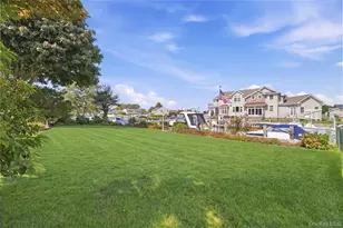 121 Drake Ct, West Islip, NY 11795 - Photo 21