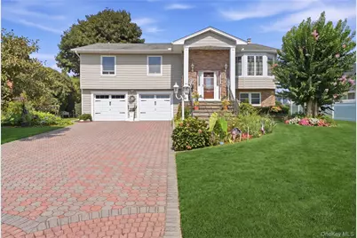121 Drake Court, West Islip, NY 11795 - Photo 1