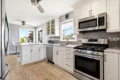 121 Drake Court, West Islip, NY 11795 - Photo 7